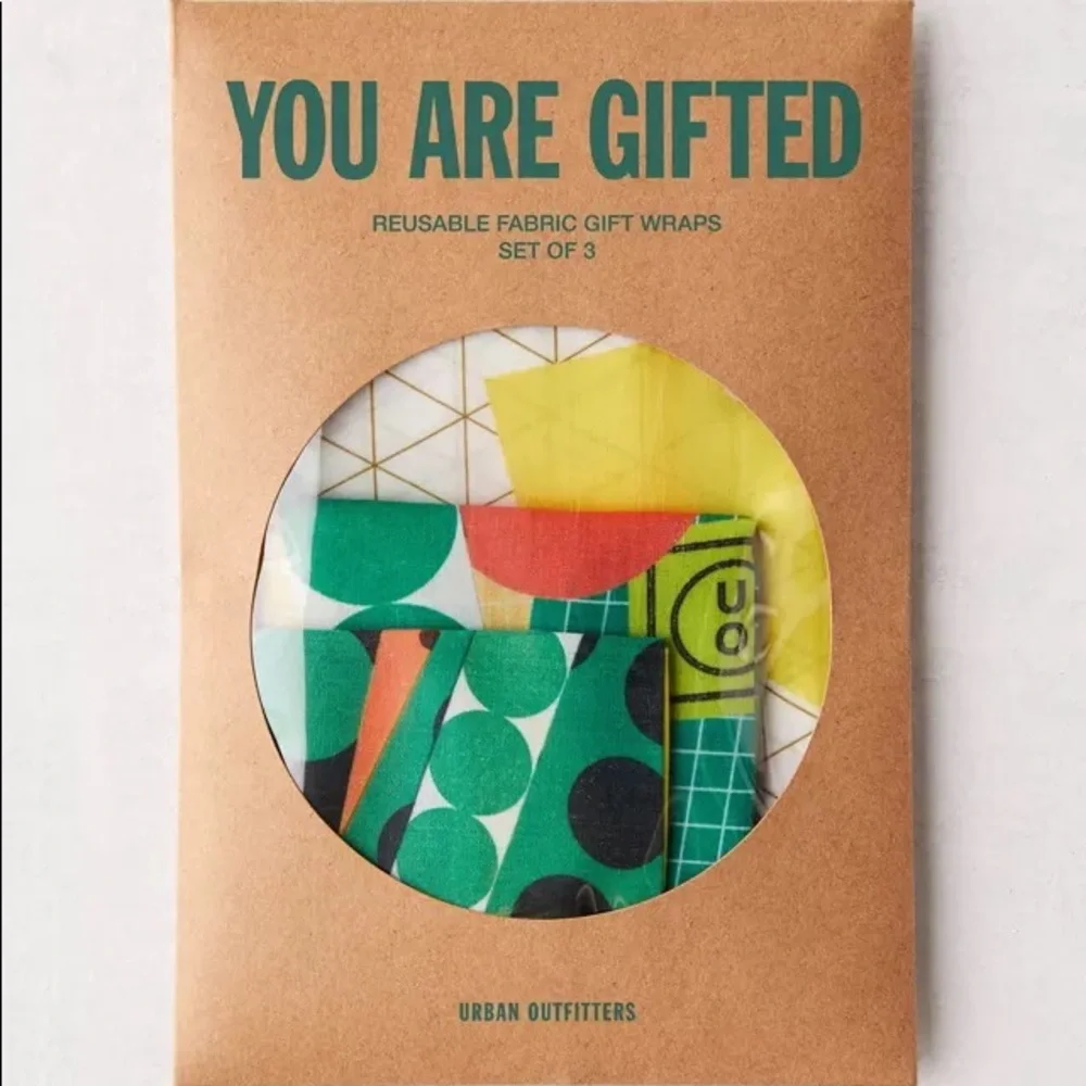 🆕 UO Community Cares + Big Brothers Big Sisters Reusable Holiday Gift Wrap Set - Picture 2 of 6